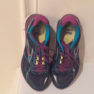 Brooks tennis shoes